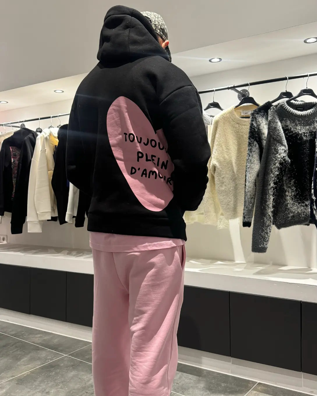ADJ - Pull Noir - Cœur Rose & Print Dos